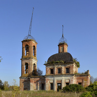 Существующая однопрестольная кирпичная церковь Троицы в Никульском была возведена в 1793 г. на средства помещика Н.А.Хомутова.