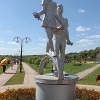 Бехтеевка. Скульптура "Юность" в парке "Молодёжный".