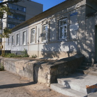 В этом доме в 1920году размещался штаб Первой конной армии и квартира К.Е.Ворошилова и С.М.Буденного