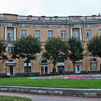 Октябрьский бульвар, 39.