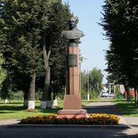 Бюст дважды Герою Советского Союза летчику В.А.Зайцеву