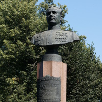 Бюст дважды Герою Советского Союза летчику В.А.Зайцеву