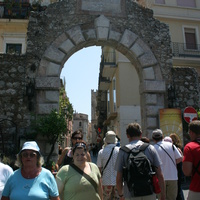 Городские ворота - вход на главную улицу