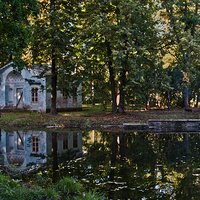 Александровский парк. Остров с Детским домиком.