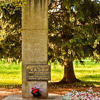 Александровский парк. Памятник генералу Хазову.