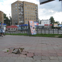 Сыктывкар кто-то должен восстановить тротуар?