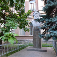 памятник Яблочкову