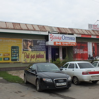 магазин "Оптика" и центр Обоев на ул. Красноармейской