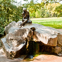 Екатерининский парк. Девушка с разбитым кувшином.