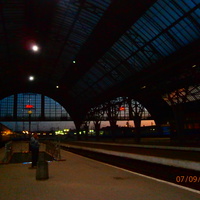 Залiзничний вокзал вночi
