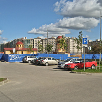 Славянка. Вид на церковь и дома.