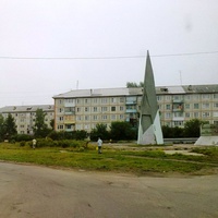 Стела в ознаменование присвоения в 1975 году населённому пункту статуса "Город Лесосибирск".