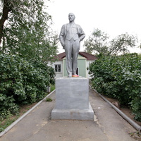 памятник Ленину у администрации