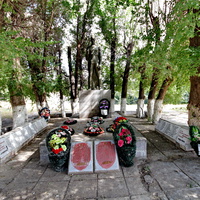 Братская могила павших воинов в ВОВ, мемориал воинам - односельчанам