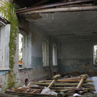 Разрушенная школа
