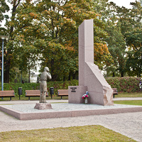 Памятник "Плачущий мальчик"