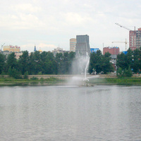 Челябинск, 2006 г. Фонтан на реке
