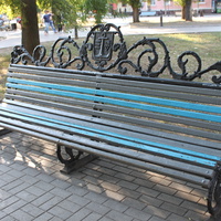 Бердянск. Скамейка на Приморской площади.