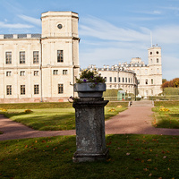 Вид на дворец из Нижнего Голландского сада
