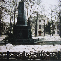 Памятник жертвам белогвардейского мятежа, Демидовский сад