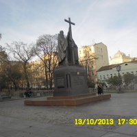 памятник  Кириллу  и Мефодию