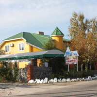 Бердянск. Средняя коса. Ул. Макарова. "Замок КВК".