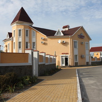 Бердянск. Средняя коса. Ул. Макарова. Отель "Галатея".