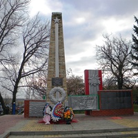 Братская могила 279 советских воинов