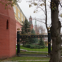 Александровский сад, у Арсенальной башни