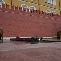 Вечный огонь Славы у могилы Неизвестного солдата