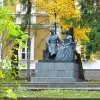 г. Пенза, памятник  И.Н. и М.А.Ульяновым установлен в сквере на территории 1-й гимназии в 1969 г.ул. Красная.