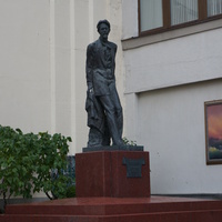 Памятник писателю Антону Павловичу Чехову