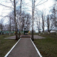 Братская могила 17 советских воинов