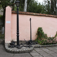 Бердянск. Во дворе Дома-музея П.Шмидта.