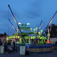 Бердянск. Аттракцион в "Луна-Парке".