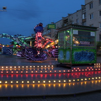 Бердянск. Аттракцион в "Луна-Парке".