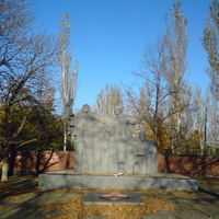 Памятник воинам погибшим в В.О.В. в районе школы №7