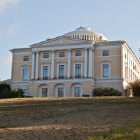 Вид на Павловский дворец