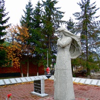 Мемориал «Скорбящая мать»  в селе Бобрава