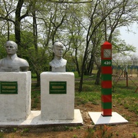 Памятники героям при отделении погранзаставы "Заозерное" у озера Хасан