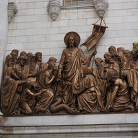 Горельеф "Сошествие во ад" на восточном фасаде собора Рождества Христова