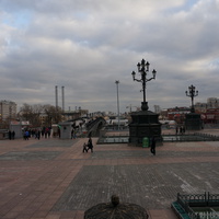 Площадь Собора Христа Спасителя, Патриарший мост через Москва реку