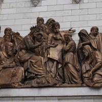 Горельеф на фасаде Храма Христа Спасителя.