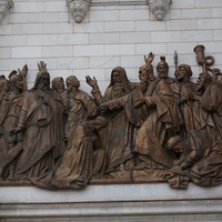 Горельеф на фасаде Храма Христа Спасителя