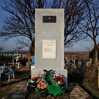 братская могила советских воинов