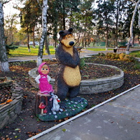 Скульптурная композиция "Маша и Медведь"