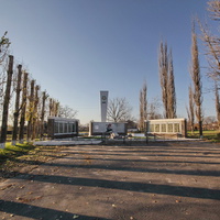 Мемориал и площадь