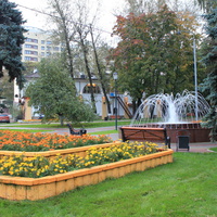 Сквер с фонтаном