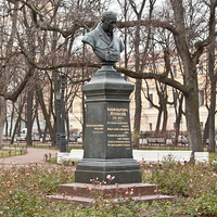 Памятник поэту Жуковскому в Александровском саду
