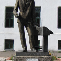 г.Торопец, памятник Учителю